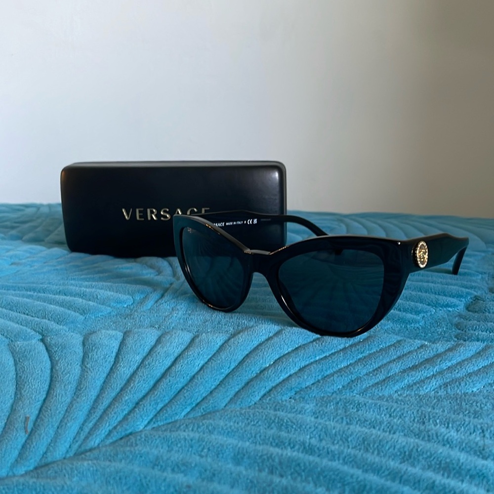 VERSACE BLACK GOLD MEDUSA EMBLEM CAT EYE SUNGLASSES 4381-B